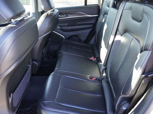 Certified 2023 Jeep Grand Cherokee Limited w/ Black Appearance Package image 19