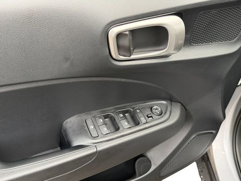 New 2026 Hyundai Venue SEL image 18