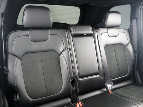Used 2025 Jeep Grand Cherokee Altitude RWD image 15