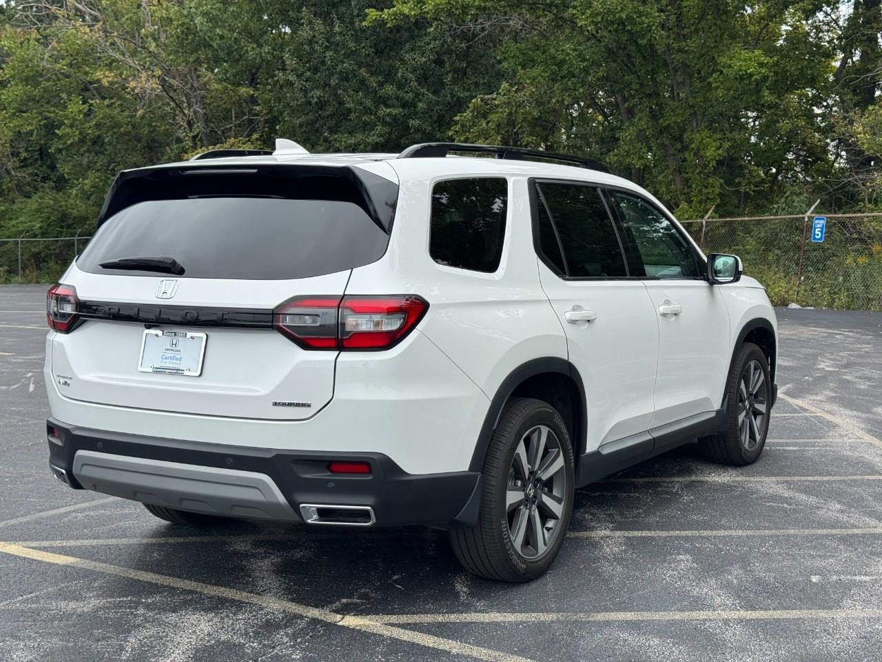 Certified 2025 Honda Pilot Touring image 4