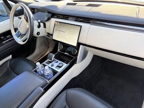 Used 2023 Land Rover Range Rover Long Wheelbase SE image 6