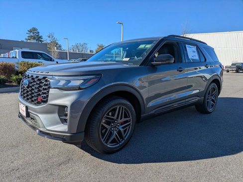 New 2025 Ford Explorer ST image 8