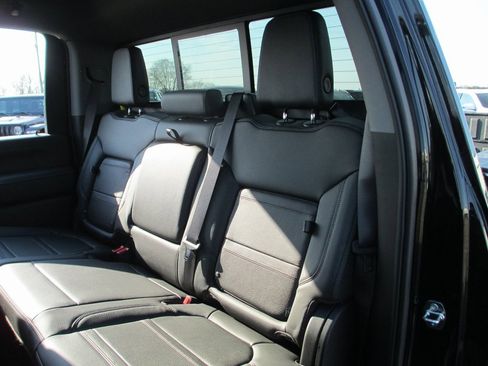 Used 2023 GMC Sierra 3500 Denali w/ Denali Ultimate Package image 23