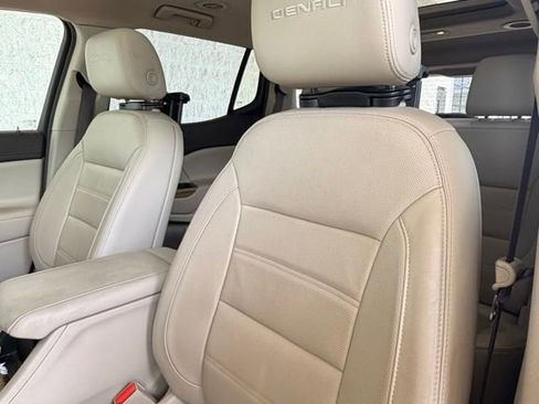 Used 2019 GMC Acadia Denali w/ Technology Package AWD/4WD image 2