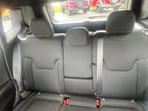 Used 2022 Jeep Renegade Altitude w/ Convenience Group AWD/4WD image 21