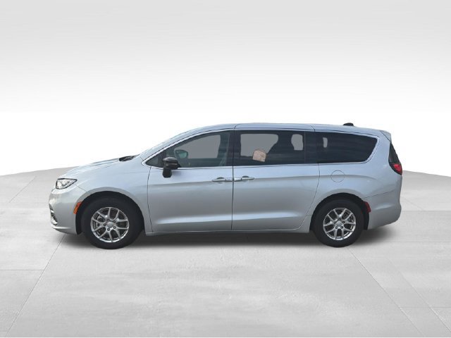 Used 2026 Chrysler Pacifica Select FWD image 6