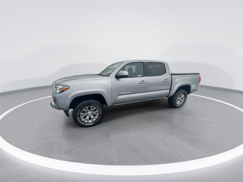 Used 2017 Toyota Tacoma SR5 image 5