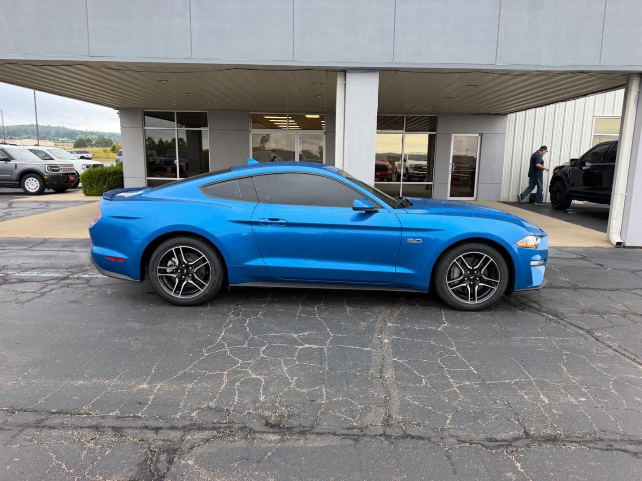 Used 2021 Ford Mustang GT RWD image 2