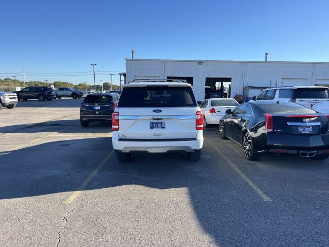 Used 2020 Ford Expedition XLT w/ Equipment Group 202A RWD image 3