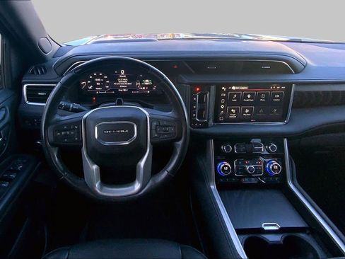 Used 2023 GMC Yukon Denali w/ Denali Reserve Package AWD/4WD image 6
