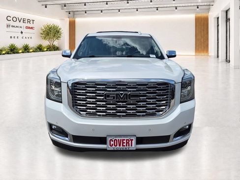 Used 2019 GMC Yukon XL Denali w/ Denali Ultimate Package AWD/4WD image 3