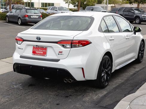 Certified 2025 Toyota Corolla SE w/ SE Premium Package image 5