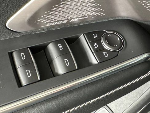 Certified 2025 GMC Acadia Denali w/ Super Cruise Package AWD/4WD image 35