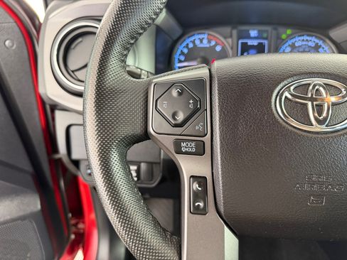 Used 2020 Toyota Tacoma TRD Off-Road AWD/4WD image 16