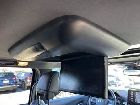 Used 2022 Toyota Sienna XSE image 20