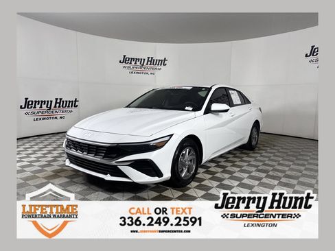 Used 2026 Hyundai Elantra SE FWD image 1