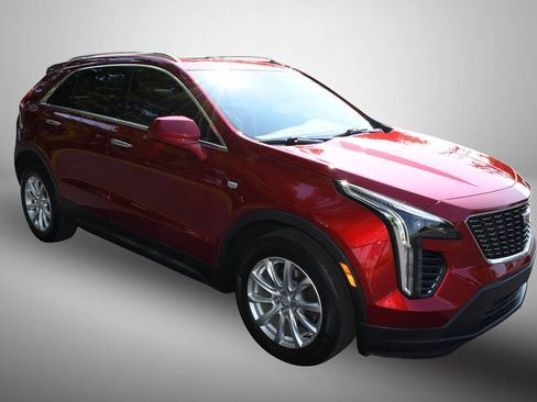 Used 2023 Cadillac XT4 Luxury w/ Cold Weather Package FWD image 9