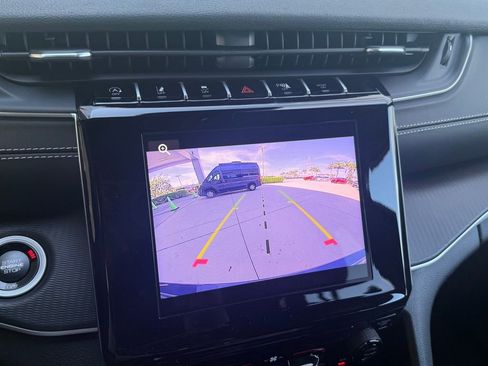 Certified 2025 Jeep Grand Cherokee Laredo X image 15