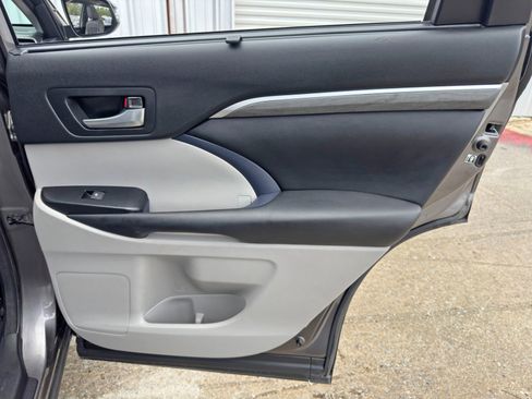 Used 2018 Toyota Highlander Limited image 45