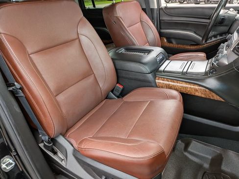 Used 2019 Chevrolet Suburban Premier w/ Premier Plus Edition AWD/4WD image 32