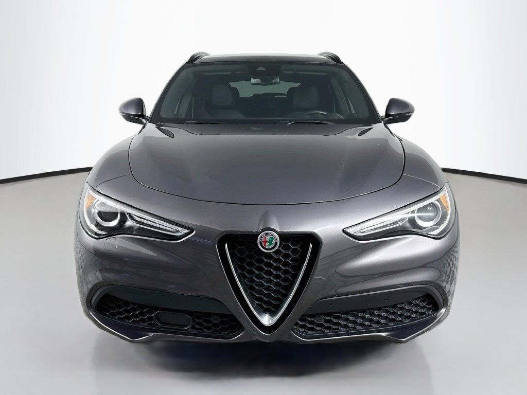 Used 2022 Alfa Romeo Stelvio Ti AWD/4WD image 6
