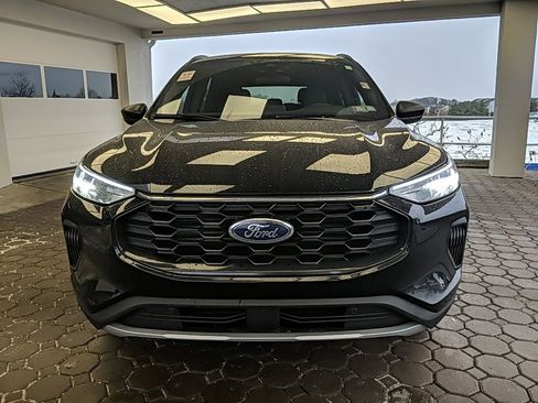 Used 2025 Ford Escape ST-Line w/ Cold Weather Package image 2