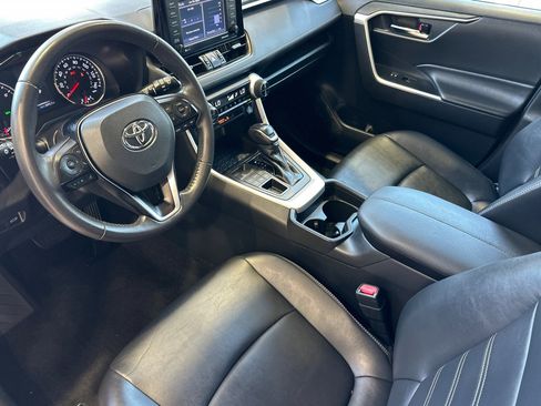Used 2021 Toyota RAV4 XLE Premium image 10
