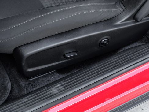 Used 2019 Dodge Challenger R/T RWD image 39
