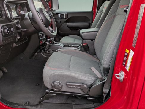 Used 2025 Jeep Wrangler Unlimited Rubicon image 23