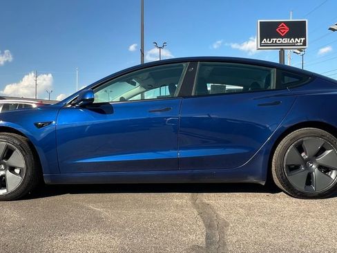 Used 2022 Tesla Model 3 image 3