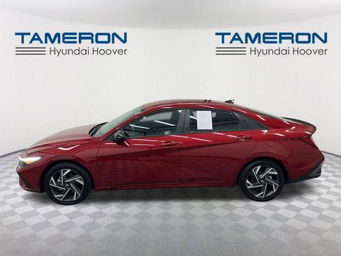 Used 2025 Hyundai Elantra SEL FWD image 2