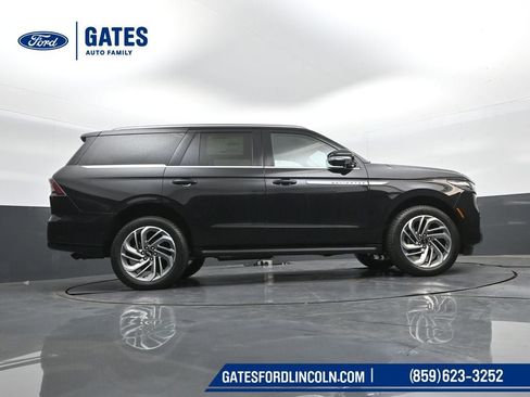 New 2026 Lincoln Navigator Premiere AWD/4WD image 35