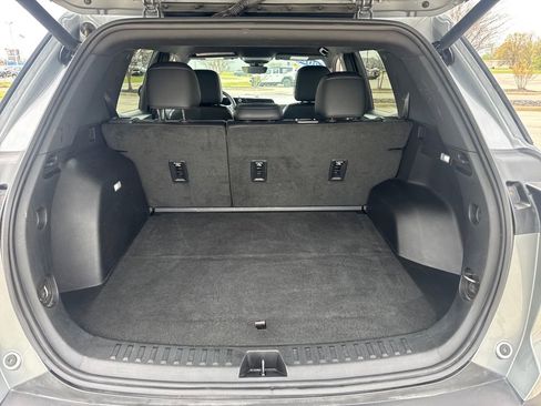 Used 2025 Chevrolet Equinox LT w/ Convenience Package II image 6