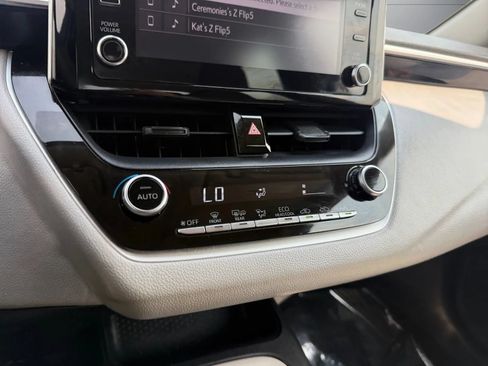 Used 2020 Toyota Corolla LE FWD image 27