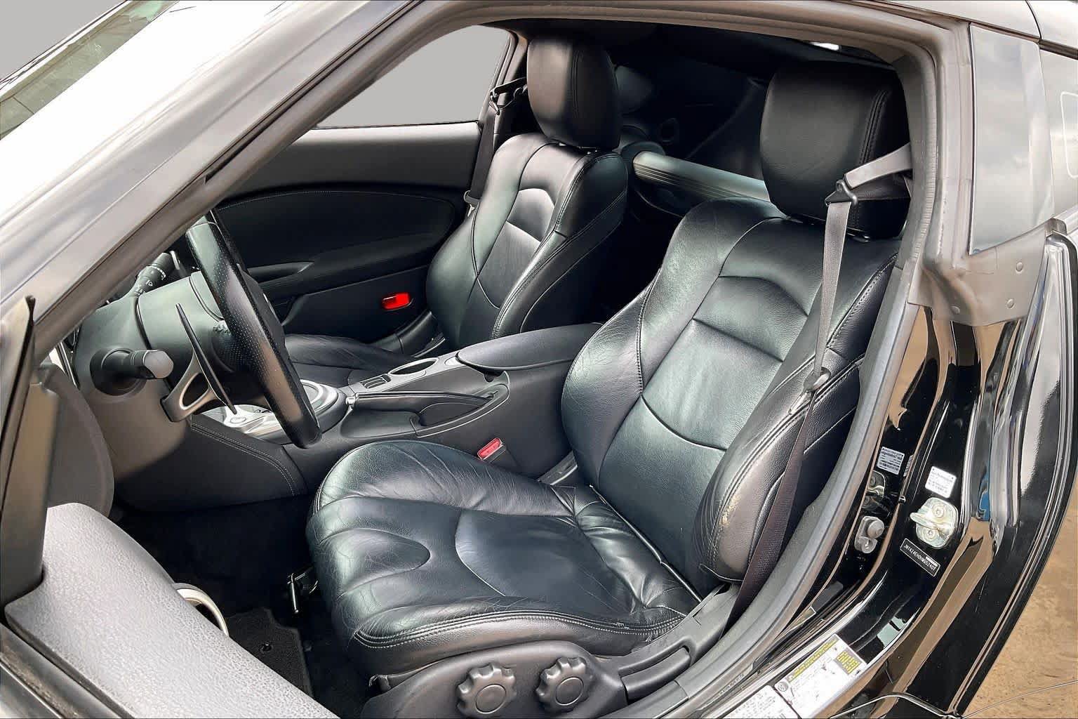 Used 2017 Nissan 370Z Coupe RWD image 8
