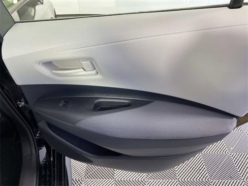Used 2025 Toyota Corolla LE image 24