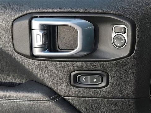 Certified 2021 Jeep Wrangler Unlimited Rubicon 4xe w/ Cold Weather Group image 31