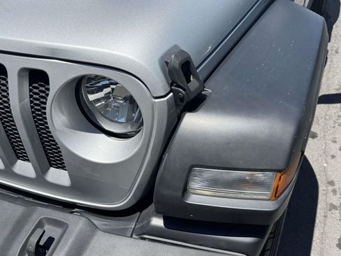 Used 2022 Jeep Wrangler Unlimited Sport AWD/4WD image 8