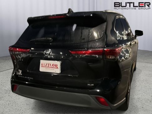 Used 2021 Toyota Highlander XLE FWD image 8