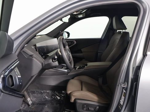 Used 2025 BMW X3 xDrive30i w/ Convenience Package image 10