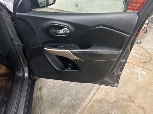 Used 2018 Jeep Cherokee High Altitude w/ Luxury Group image 43