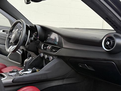 Used 2022 Alfa Romeo Giulia Veloce image 30