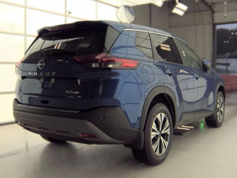 Used 2022 Nissan Rogue SV AWD/4WD image 2
