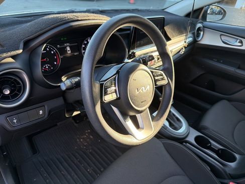 Used 2023 Kia Forte LX image 10