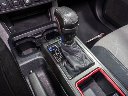 Used 2022 Toyota Tacoma TRD Sport w/ Technology Package RWD image 26