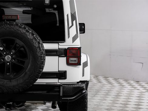 Used 2017 Jeep Wrangler Sahara image 34