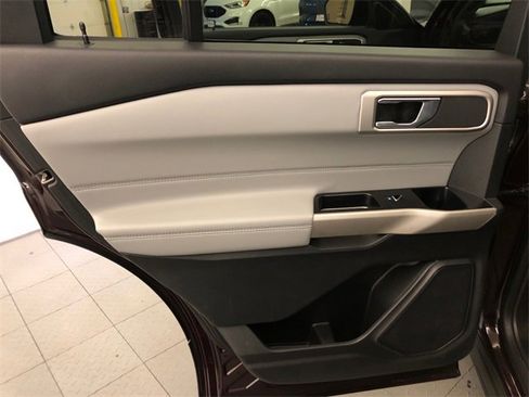 Used 2022 Ford Explorer XLT w/ Equipment Group 202A image 27
