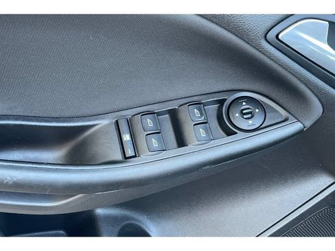 Used 2018 Ford Focus SE FWD image 13