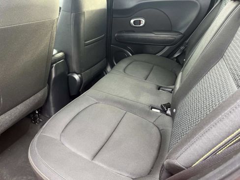 Used 2016 Kia Soul + image 18