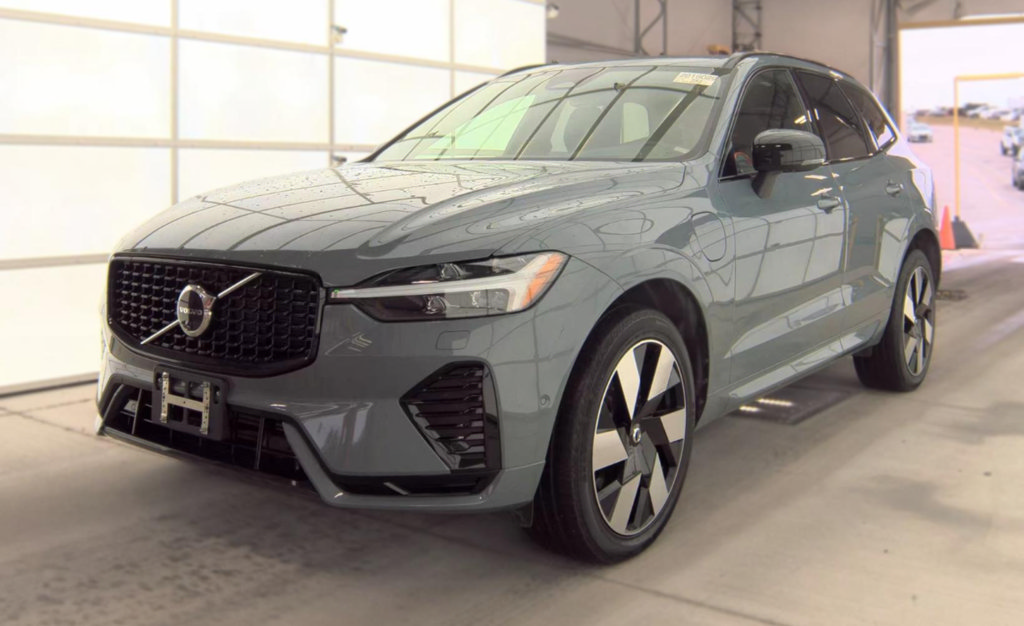 Used 2024 Volvo XC60 T8 Ultimate w/ Climate Package AWD/4WD image 2